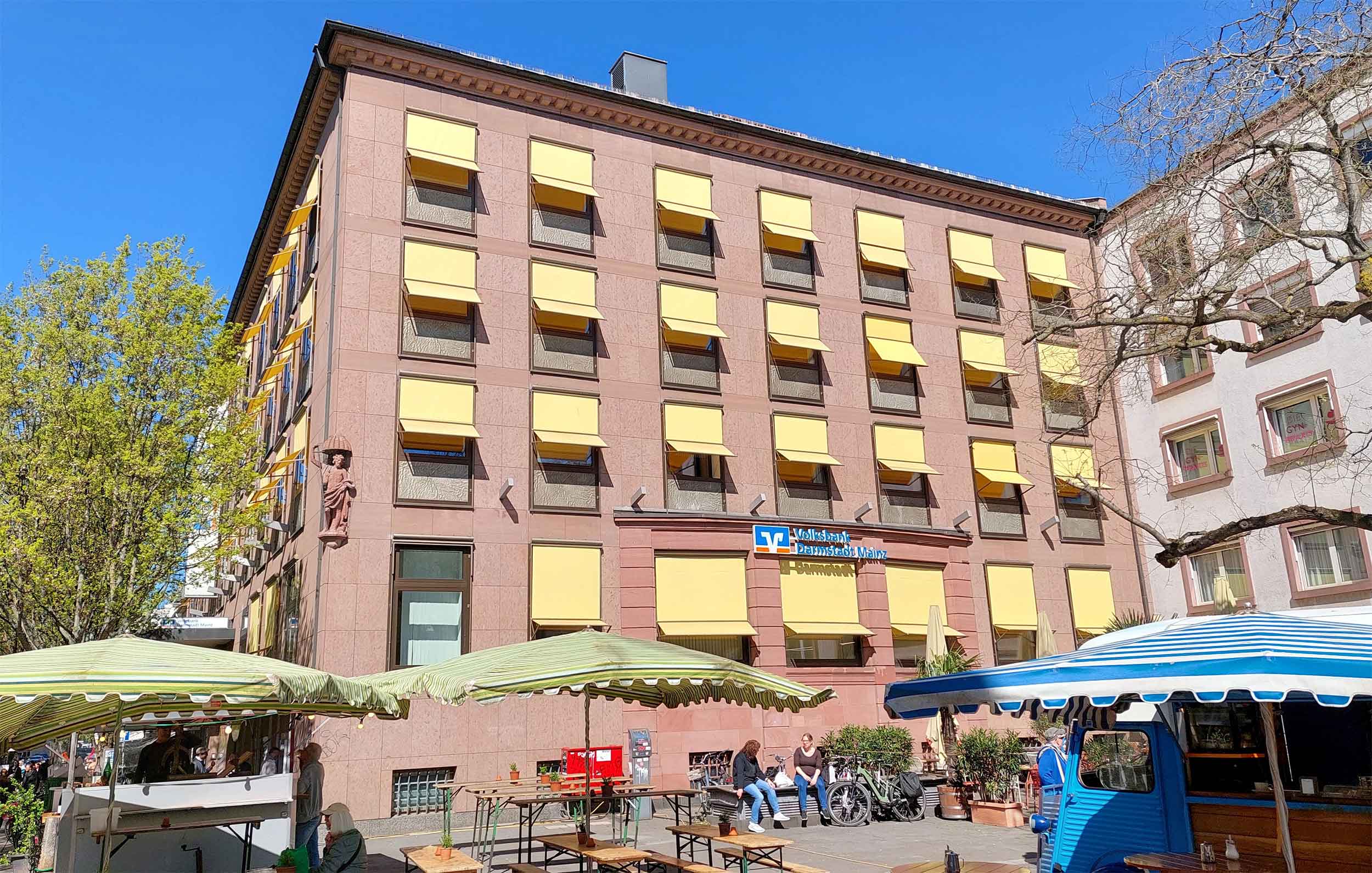 Header SELVE Referenzobjekt Volksbank Mainz Aussenansicht
