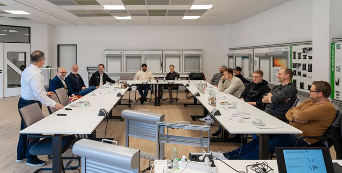 03_SELVE_Schulung_Rolladenbau_Pfeiffer_Team