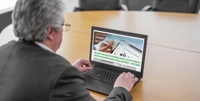03_SELVE_Kundenportal_Notebook_Schneider